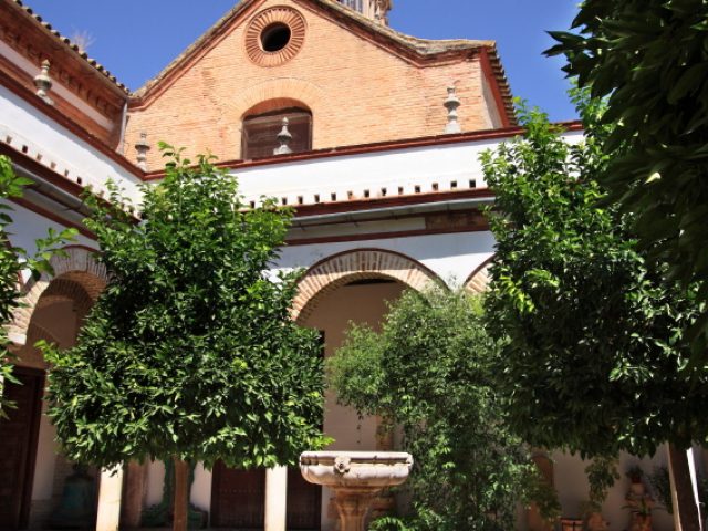 Kirche Santa María und Pfarrmuseum